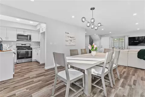 1881 Alpha Rd #8, Glendale, CA 91208