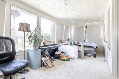 Bedroom - 325 S Los Robles Ave, Pasadena, CA 91101 photo 2 of 5