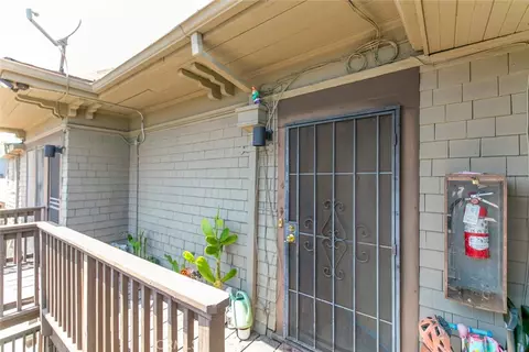 Exterior - 325 S Los Robles Ave, Pasadena, CA 91101 photo 9 of 25