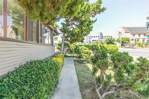 Exterior - 325 S Los Robles Ave, Pasadena, CA 91101 photo 10 of 25