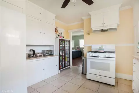 Kitchen - 325 S Los Robles Ave, Pasadena, CA 91101 photo 1 of 5