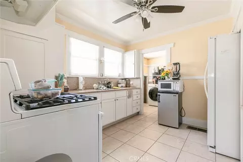 Kitchen - 408 E Del Mar Blvd, Pasadena, CA 91101 photo 1 of 2