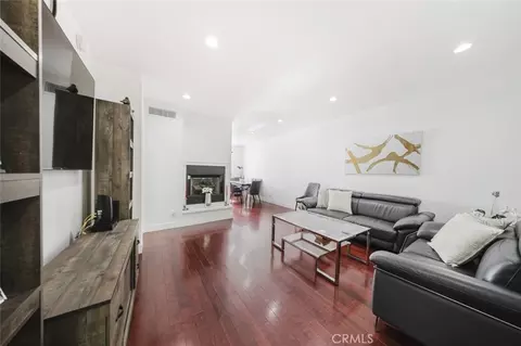 9775 Via Roma, Burbank, CA 91504