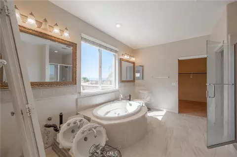 Bath - 29276 Discovery Rdg, Santa Clarita, CA 91390 photo 2 of 3
