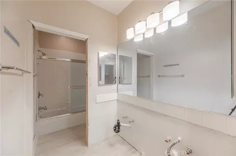 Bath - 29276 Discovery Rdg, Santa Clarita, CA 91390 photo 3 of 3