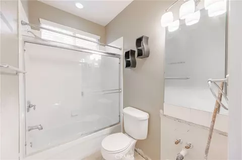 Bath - 29276 Discovery Rdg, Santa Clarita, CA 91390 photo 1 of 3