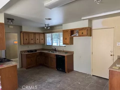 Kitchen - 1118 E Avenue J3, Lancaster, CA 93535 photo 1 of 2