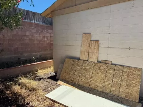 Exterior - 1118 E Avenue J3, Lancaster, CA 93535 photo 4 of 6