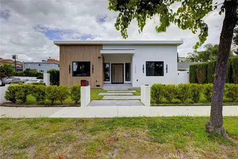14955 Hartsook, Sherman Oaks, CA 91403