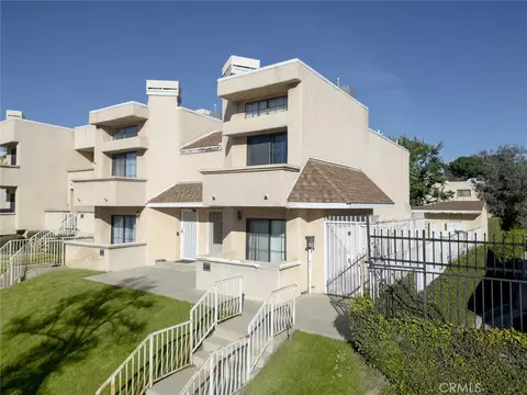 15035 Nordhoff St #112, North Hills, CA 91343