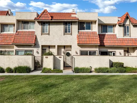 17951 River Cir #3, Canyon Country, CA 91387