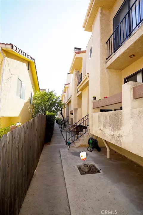 Exterior - 18954 Sherman Way #3, Reseda, CA 91335 photo 2 of 6