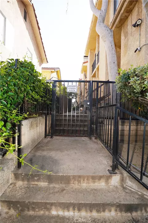 Exterior - 18954 Sherman Way #3, Reseda, CA 91335 photo 3 of 6