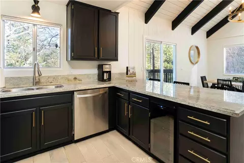 Kitchen - 695 Sutter Ln, Lake Arrowhead, CA 92352 photo 1 of 1