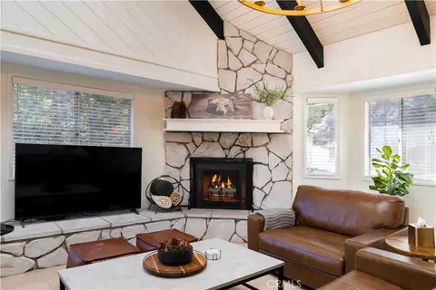 Living - 695 Sutter Ln, Lake Arrowhead, CA 92352 photo 3 of 4