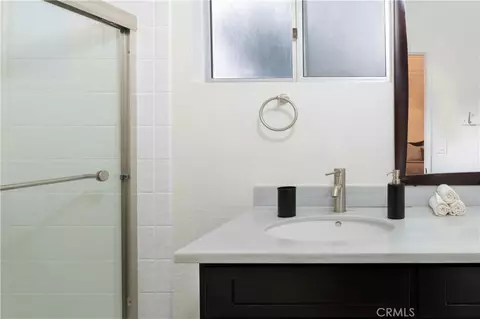 Bath - 695 Sutter Ln, Lake Arrowhead, CA 92352 photo 1 of 4