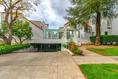 1340 Glenwood Rd #4, Glendale, CA 91201