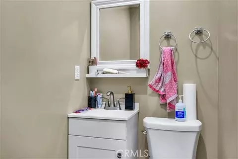 Bath - 609 Corwin Ave, Glendale, CA 91206 photo 1 of 3