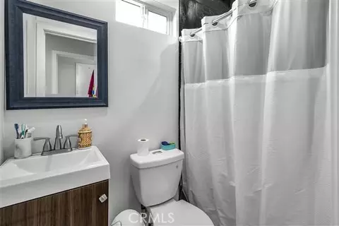 Bath - 609 Corwin Ave, Glendale, CA 91206 photo 2 of 3