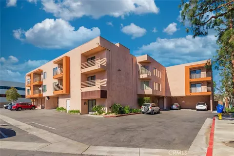 6815 Remmet Ave #216, Canoga Park, CA 91303