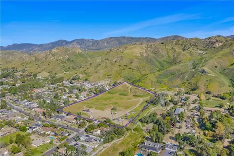 11326 Wheatland Ave, Los Angeles, CA 91342