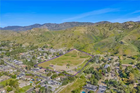 11326 Wheatland Ave, Los Angeles, CA 91342