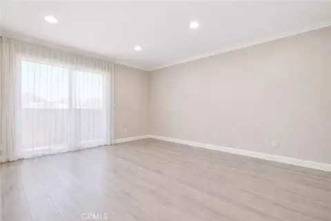 Living - 121 Sinclair Ave #213, Glendale, CA 91206 photo 3 of 4