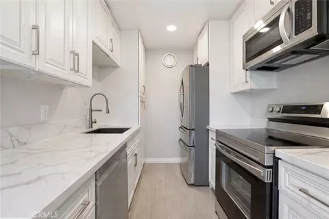 Kitchen - 121 Sinclair Ave #213, Glendale, CA 91206 photo 1 of 2