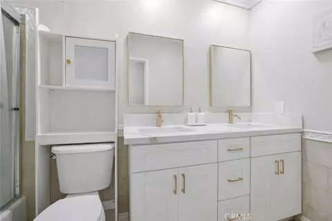 Bath - 121 Sinclair Ave #213, Glendale, CA 91206 photo 2 of 3