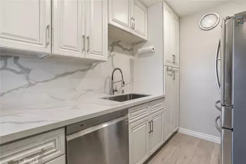 Kitchen - 121 Sinclair Ave #213, Glendale, CA 91206 photo 2 of 2