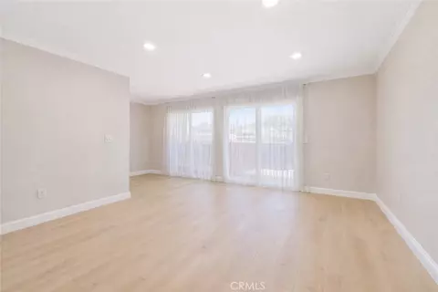 Living - 121 Sinclair Ave #213, Glendale, CA 91206 photo 1 of 4