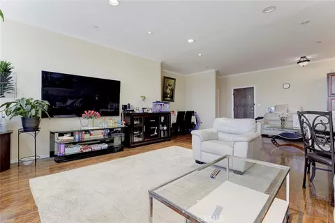 13941 Sherman Way Blvd #401, Van Nuys, CA 91405