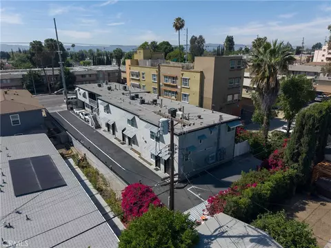 View/Area - 13445 Vanowen St, Van Nuys, CA 91405 photo 5 of 13