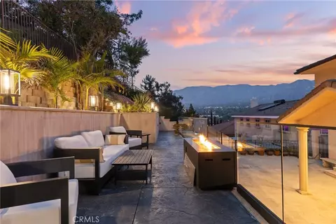 3435 Oakmont View Dr, Glendale, CA 91208