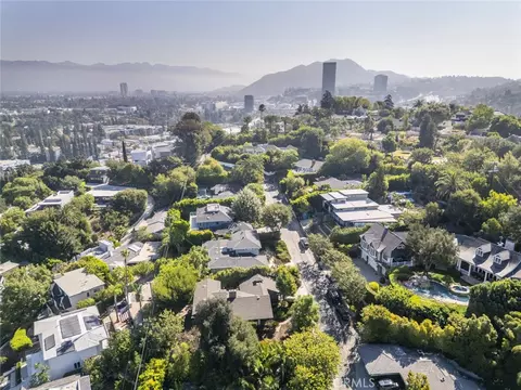 View/Area - 3852 Eureka Dr, Studio City, CA 91604 photo 2 of 2
