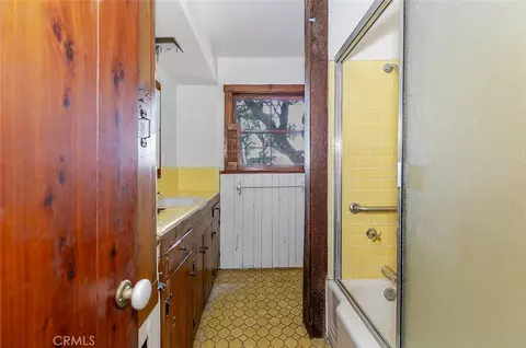 Bath - 3852 Eureka Dr, Studio City, CA 91604 photo 1 of 4