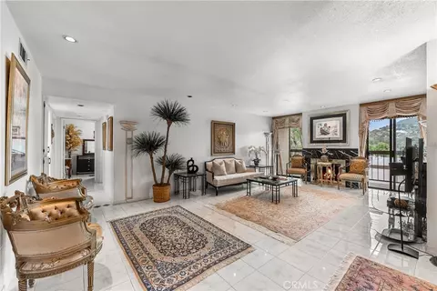 1745 Holly #302, Glendale, CA 91206