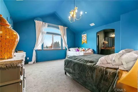 Bedroom - 1253 Golden Rule, Lake Arrowhead, CA 92352 photo 1 of 10