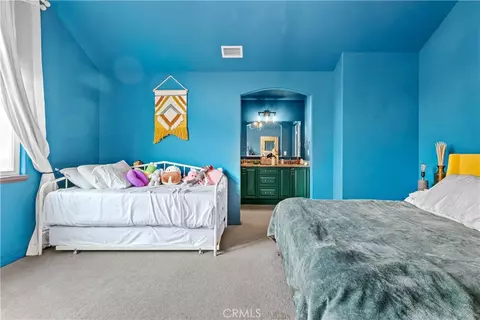 Bedroom - 1253 Golden Rule, Lake Arrowhead, CA 92352 photo 3 of 10