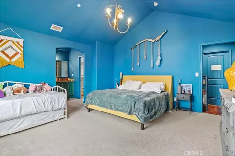 Bedroom - 1253 Golden Rule, Lake Arrowhead, CA 92352 photo 2 of 10