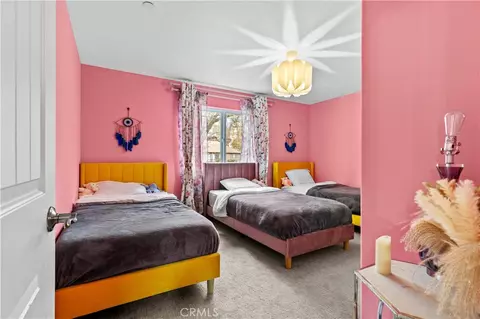 Bedroom - 1253 Golden Rule, Lake Arrowhead, CA 92352 photo 8 of 10