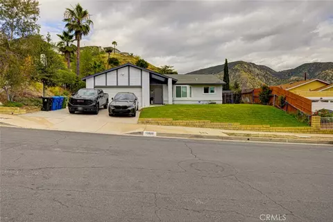 13808 Shablow Ave, Sylmar, CA 91342