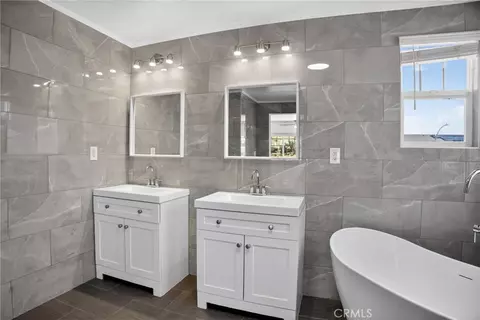 Bath - 2400 Allysum, Palmdale, CA 93551 photo 6 of 7