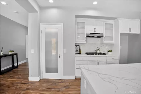 Entry Way - 2400 Allysum, Palmdale, CA 93551 photo 4 of 10