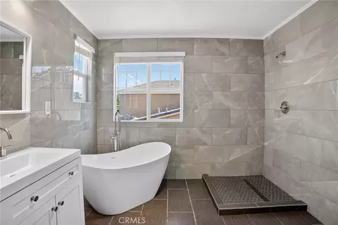 Bath - 2400 Allysum, Palmdale, CA 93551 photo 7 of 7