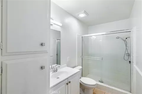 Bath - 1935 Alpha Rd #238, Glendale, CA 91208 photo 2 of 2