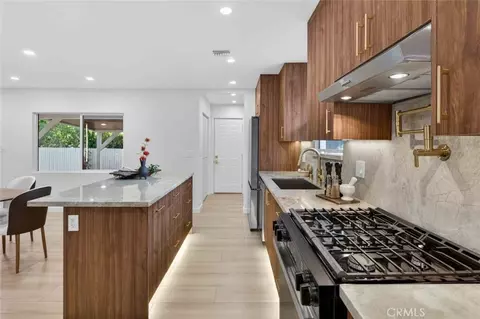 Kitchen - 6433 Creemore Ln, Tujunga, CA 91042 photo 4 of 8
