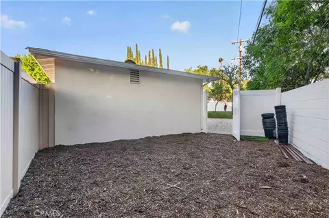 Exterior - 6433 Creemore Ln, Tujunga, CA 91042 photo 12 of 15