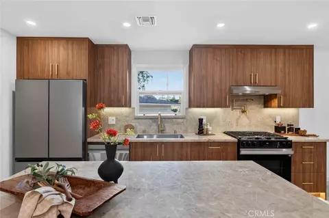 Kitchen - 6433 Creemore Ln, Tujunga, CA 91042 photo 8 of 8