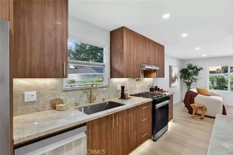 Kitchen - 6433 Creemore Ln, Tujunga, CA 91042 photo 3 of 8